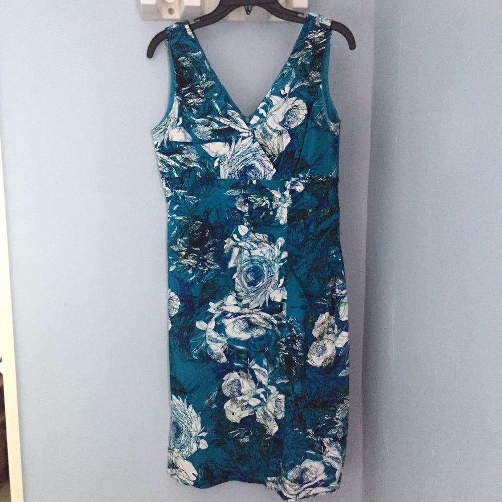 V-neck flower pattern sheath dress, size 8